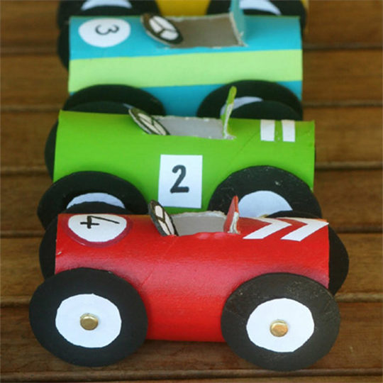 AUTIĆ OD KARTONA – napravite sa vašom dečicom njihovu novu omiljenu igračku!